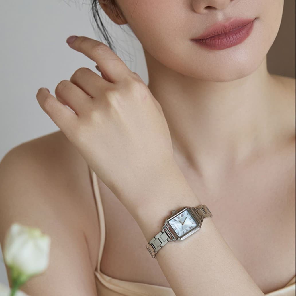 新款方形手錶女士時尚氣質小香風腕錶鋼帶防水女款高級感輕奢小眾